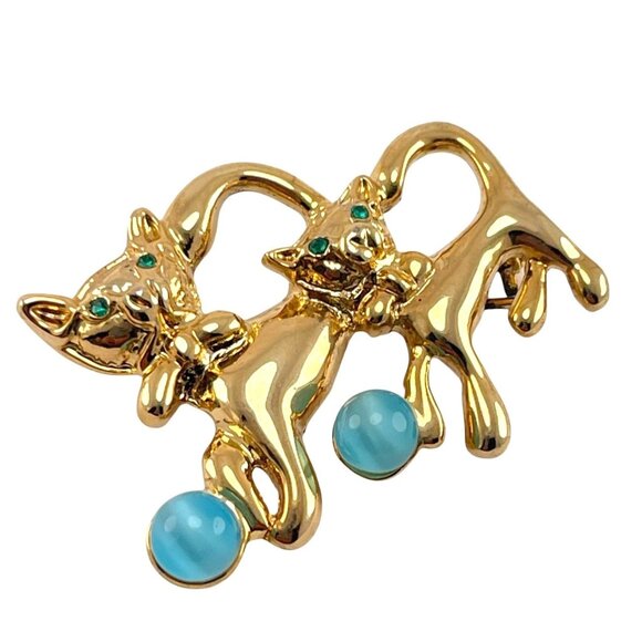 Vintage Gold Tone Cat Brooch With Turquoise Ball Two Cats Design - Picture 1 of 8
